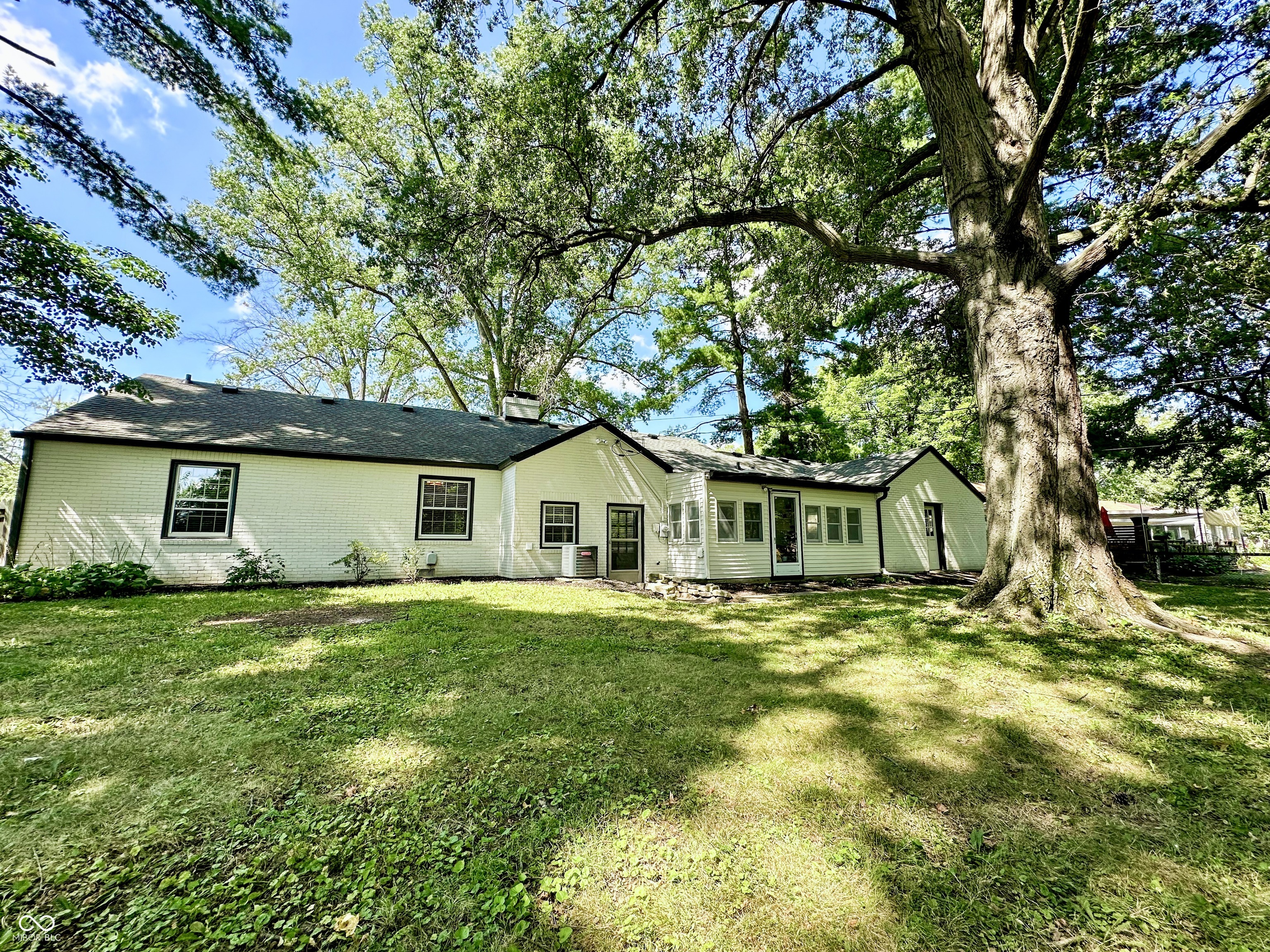 Photo 2 of 40 of 8647 N College Avenue house