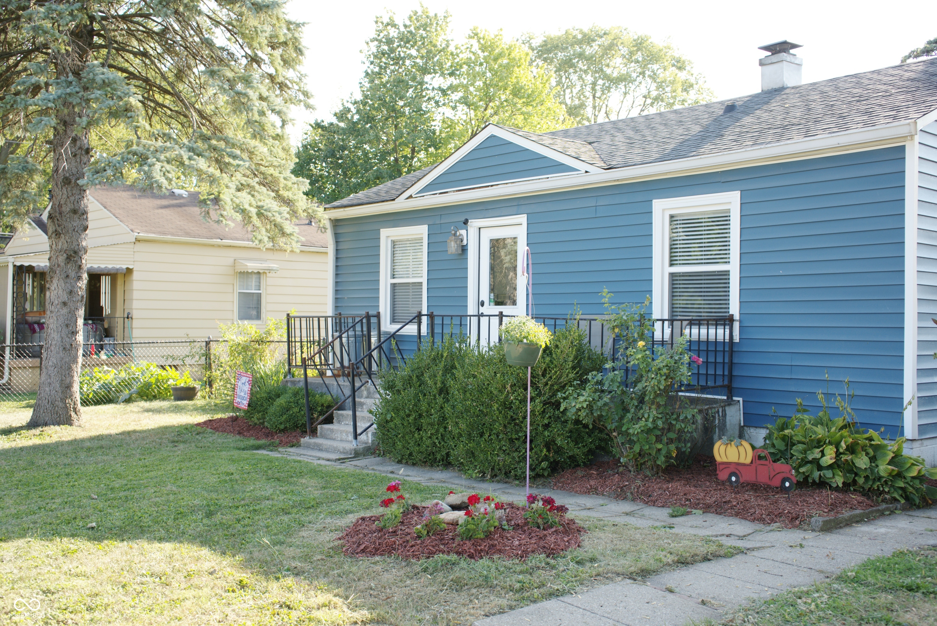 Photo 2 of 21 of 488 S Exeter Avenue house