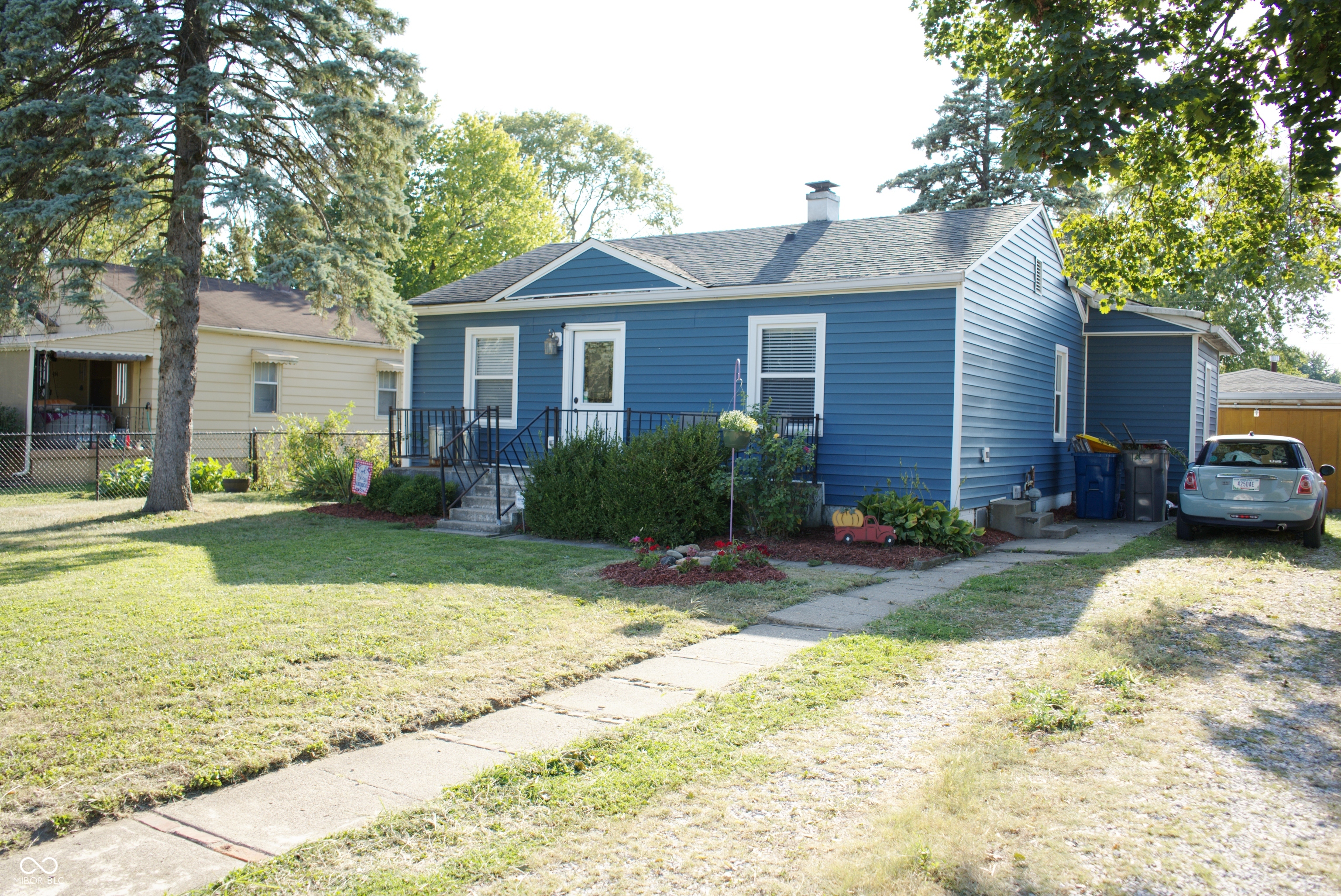 Photo 4 of 21 of 488 S Exeter Avenue house