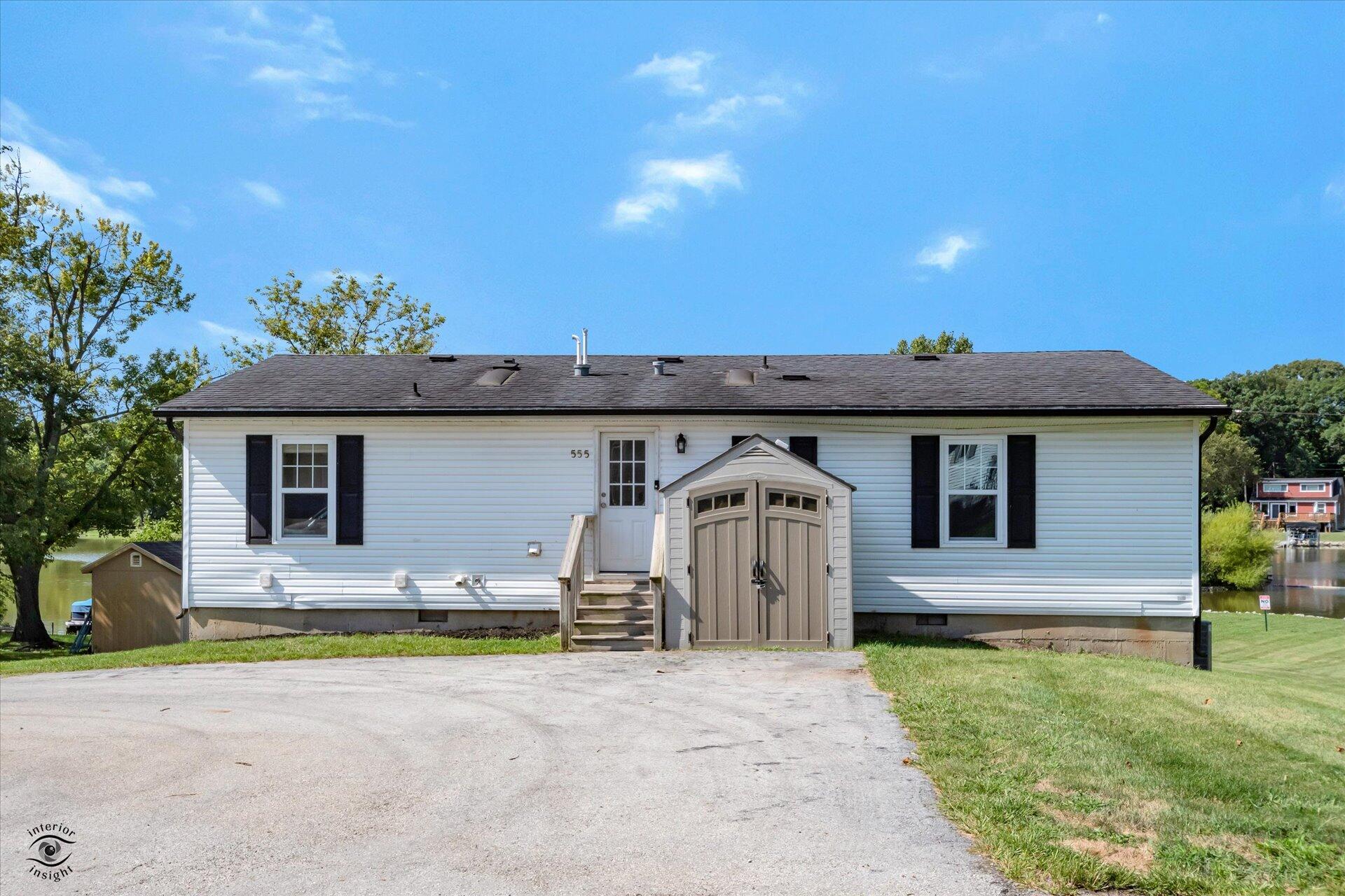 Photo 1 of 35 of 555 S Lakeview Drive mobile home