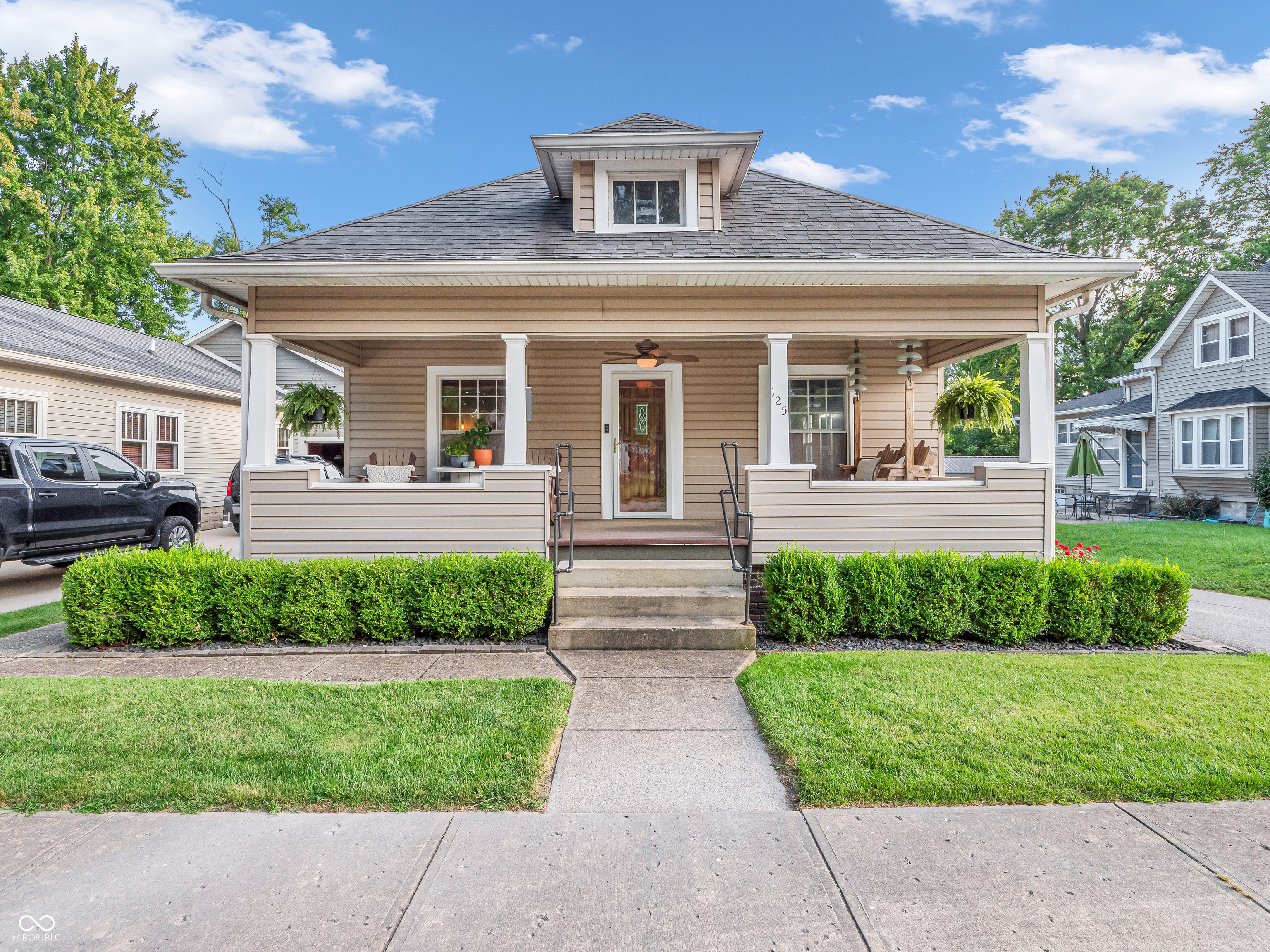 Photo 1 of 38 of 125 W Washington Street house