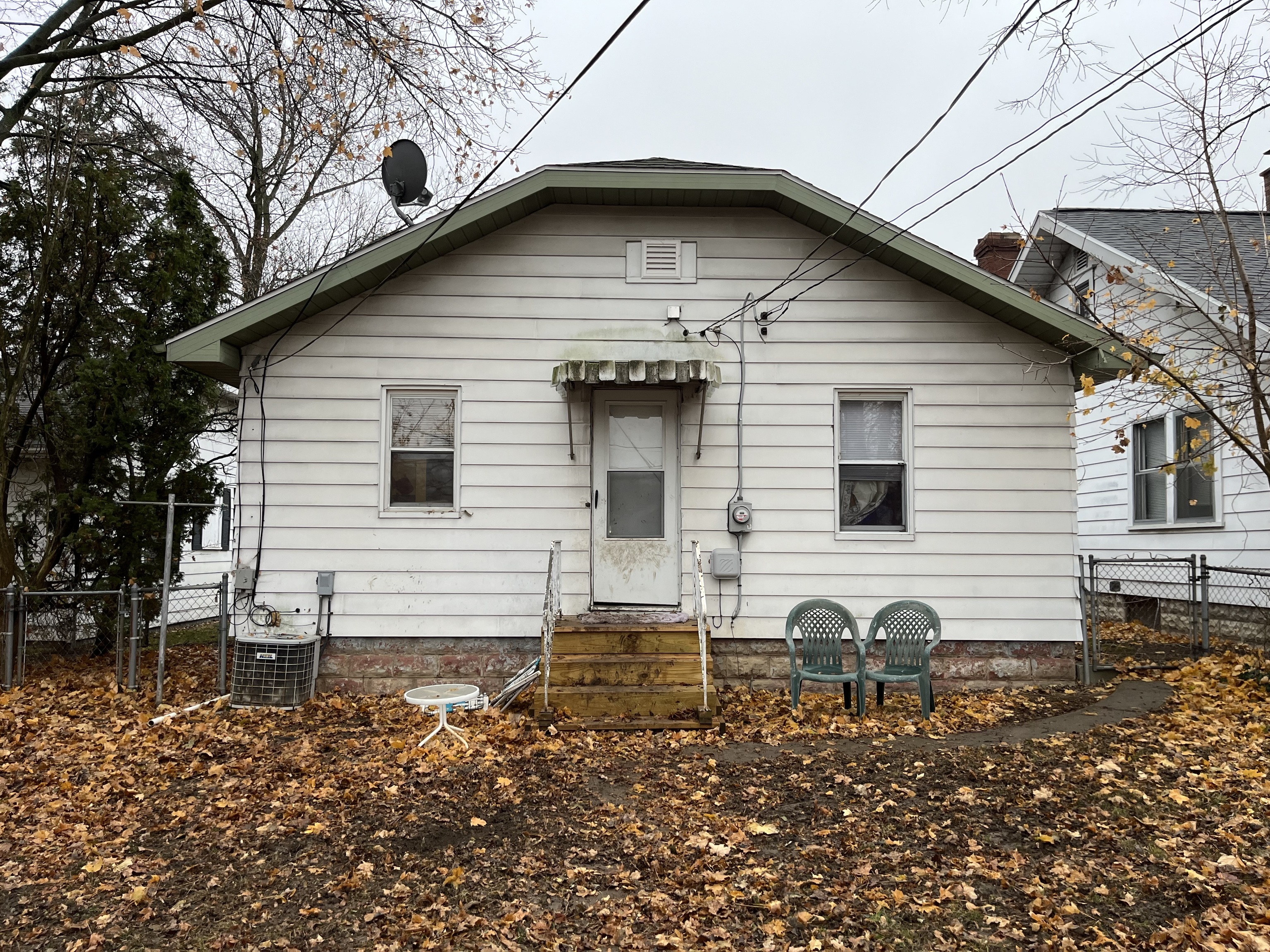 Photo 3 of 11 of 1016 W Marsh Street house