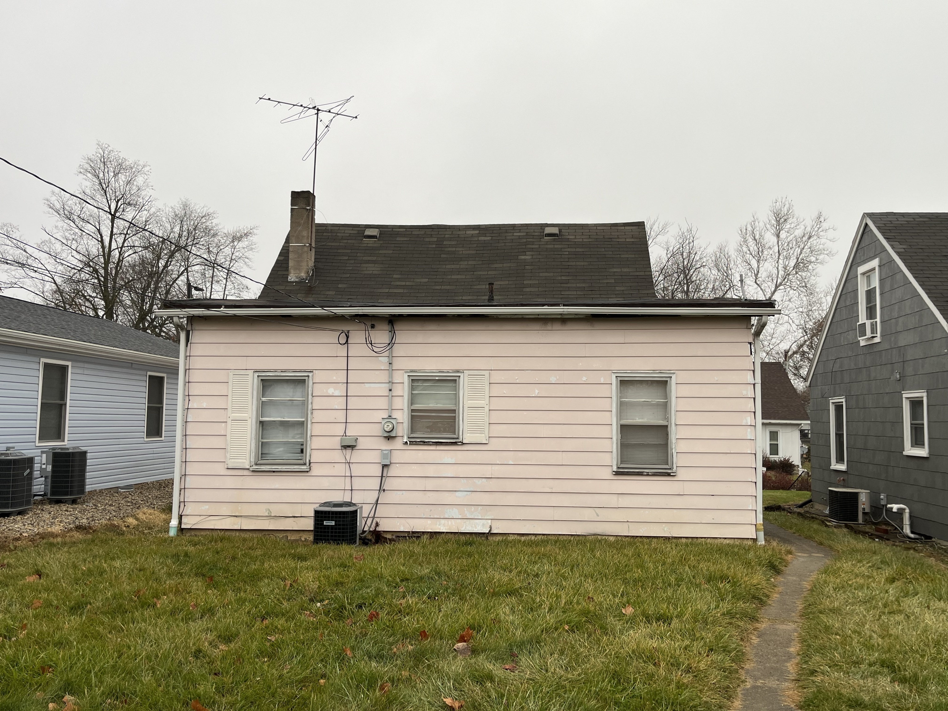 Photo 3 of 10 of 921 W Neely Avenue house