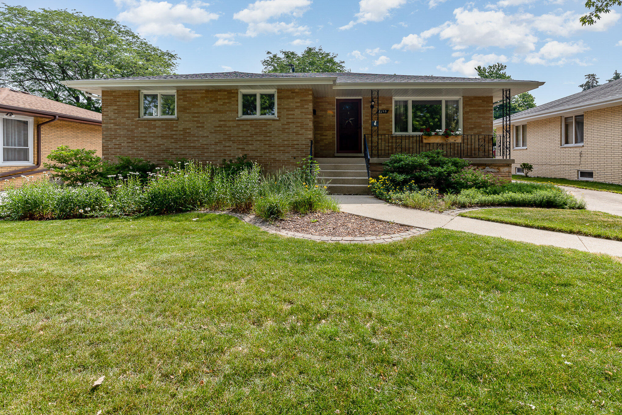 Photo 6 of 39 of 8155 Woodlawn Avenue house