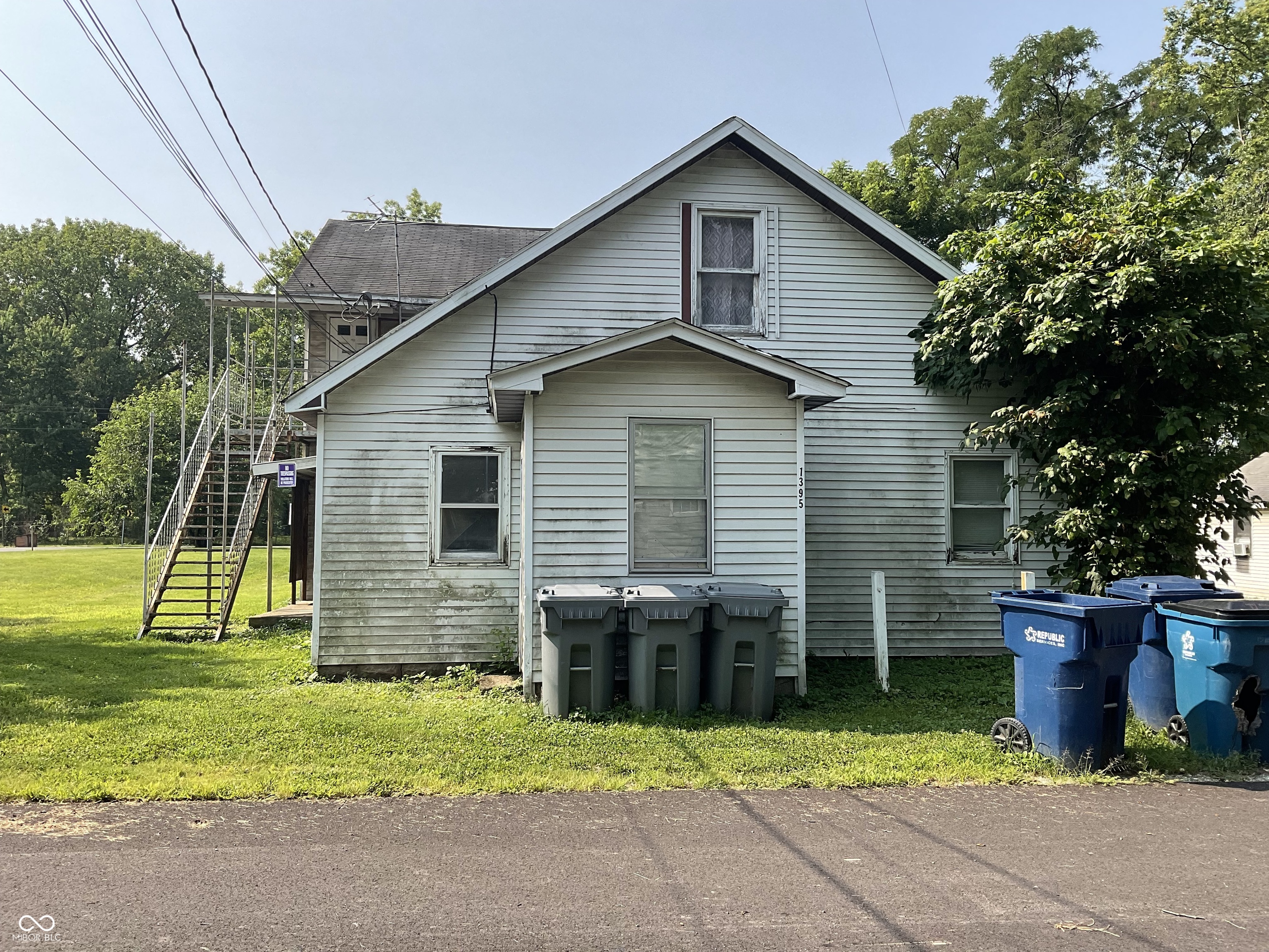 Photo 5 of 35 of 1395 Mulberry Street house