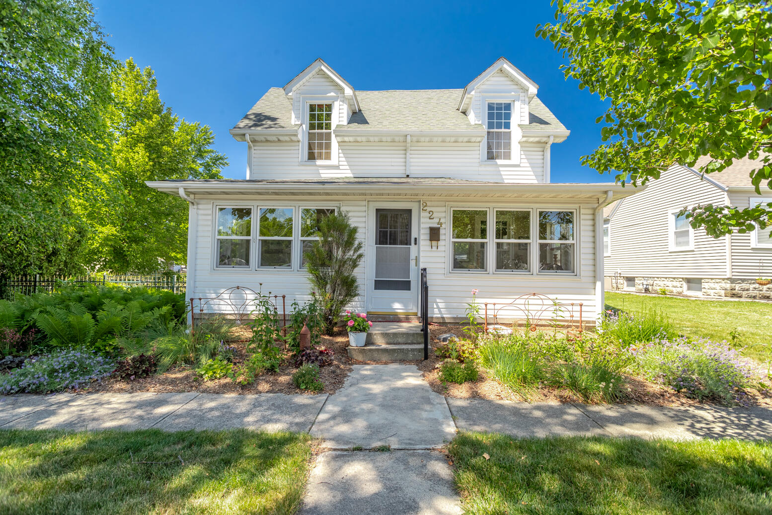 Photo 43 of 44 of 224 W Warner Street house