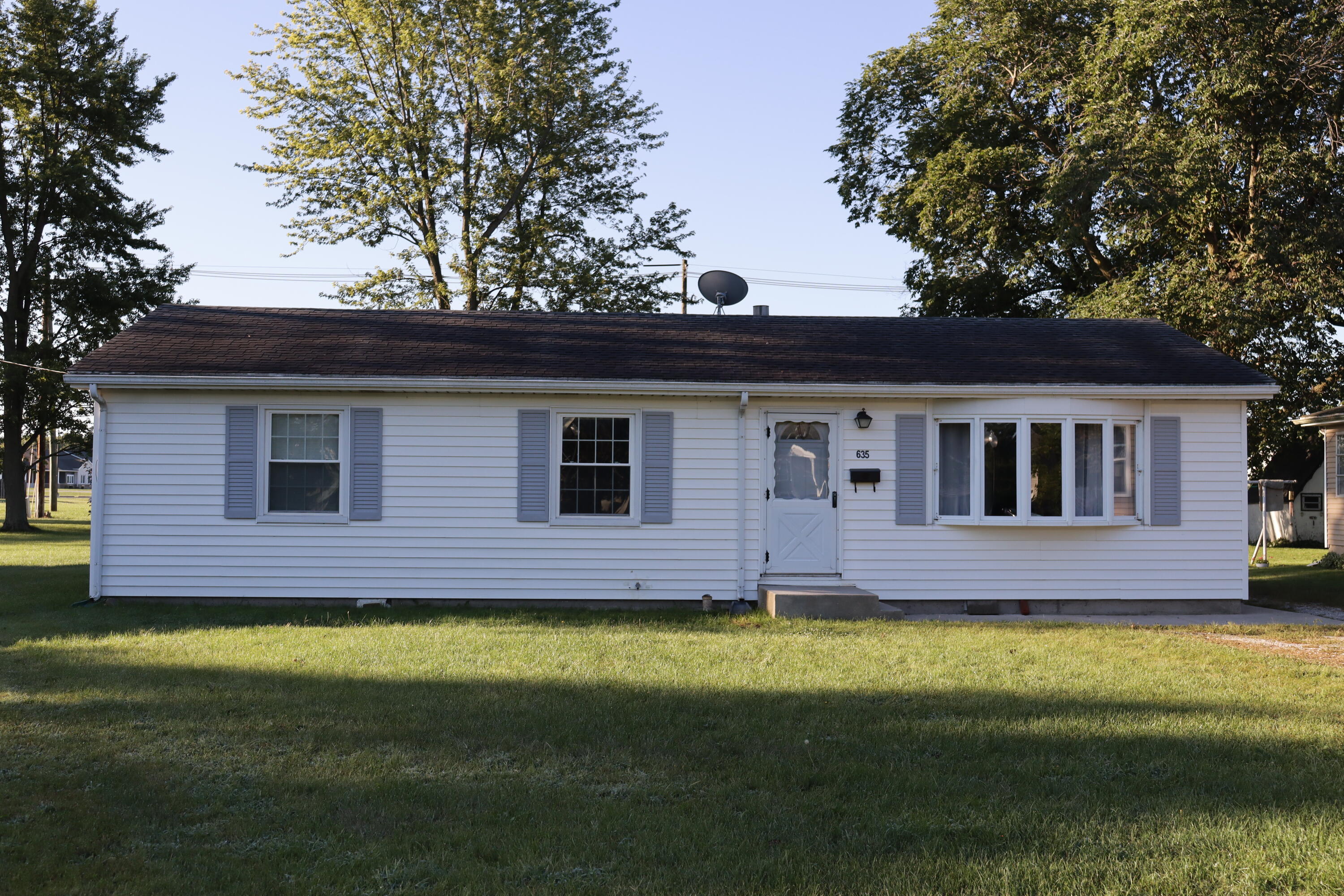 Photo 1 of 21 of 635 W Fleming Boulevard house