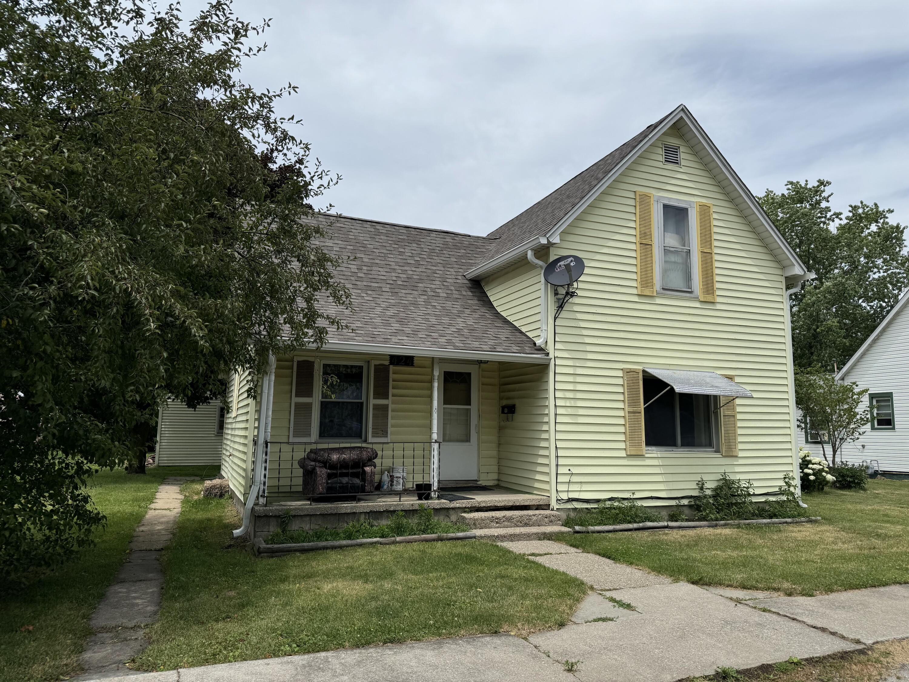 Photo 1 of 8 of 424 E Elm Street house