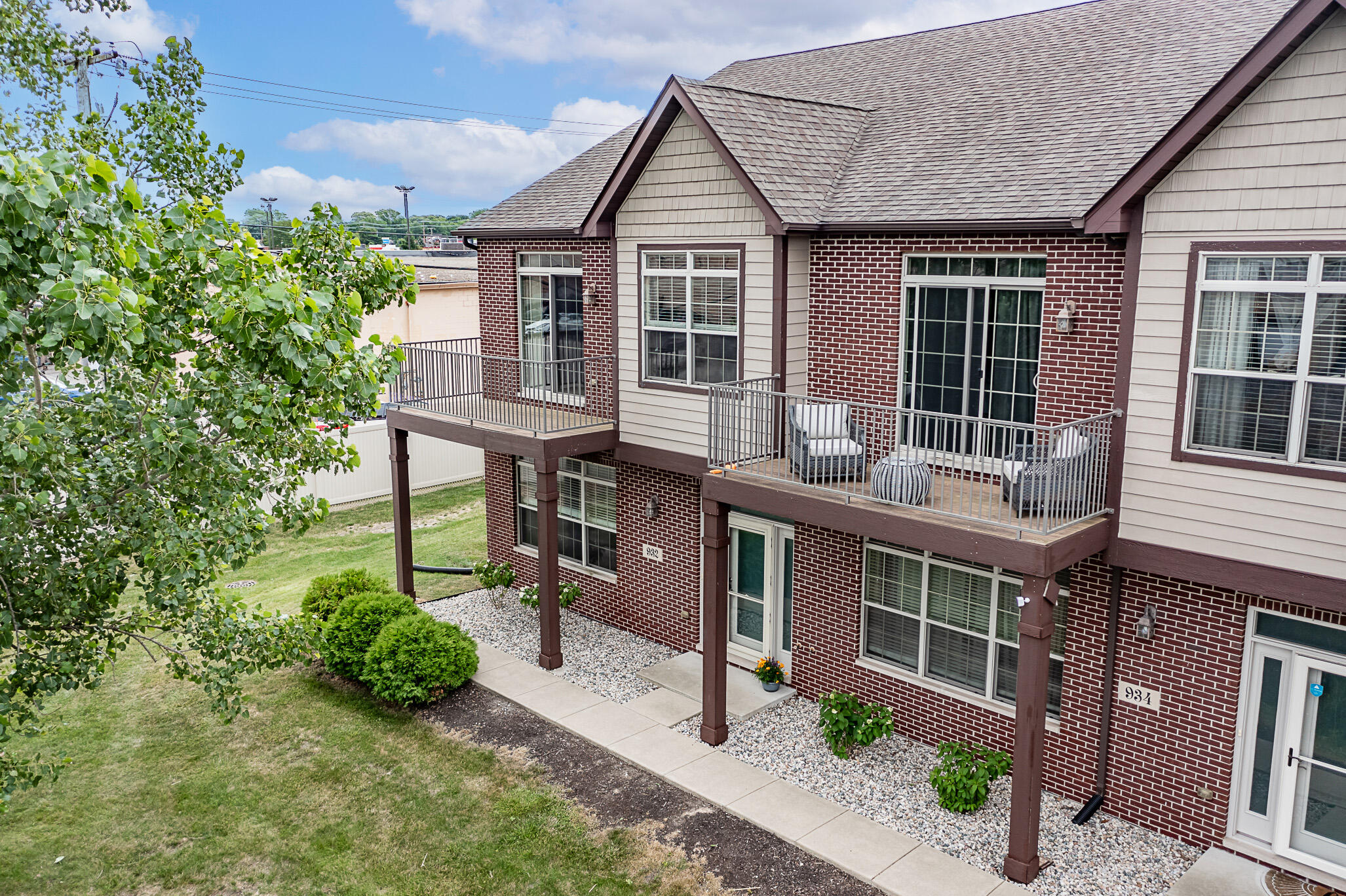 Photo 1 of 21 of 932 Fountain Place townhome