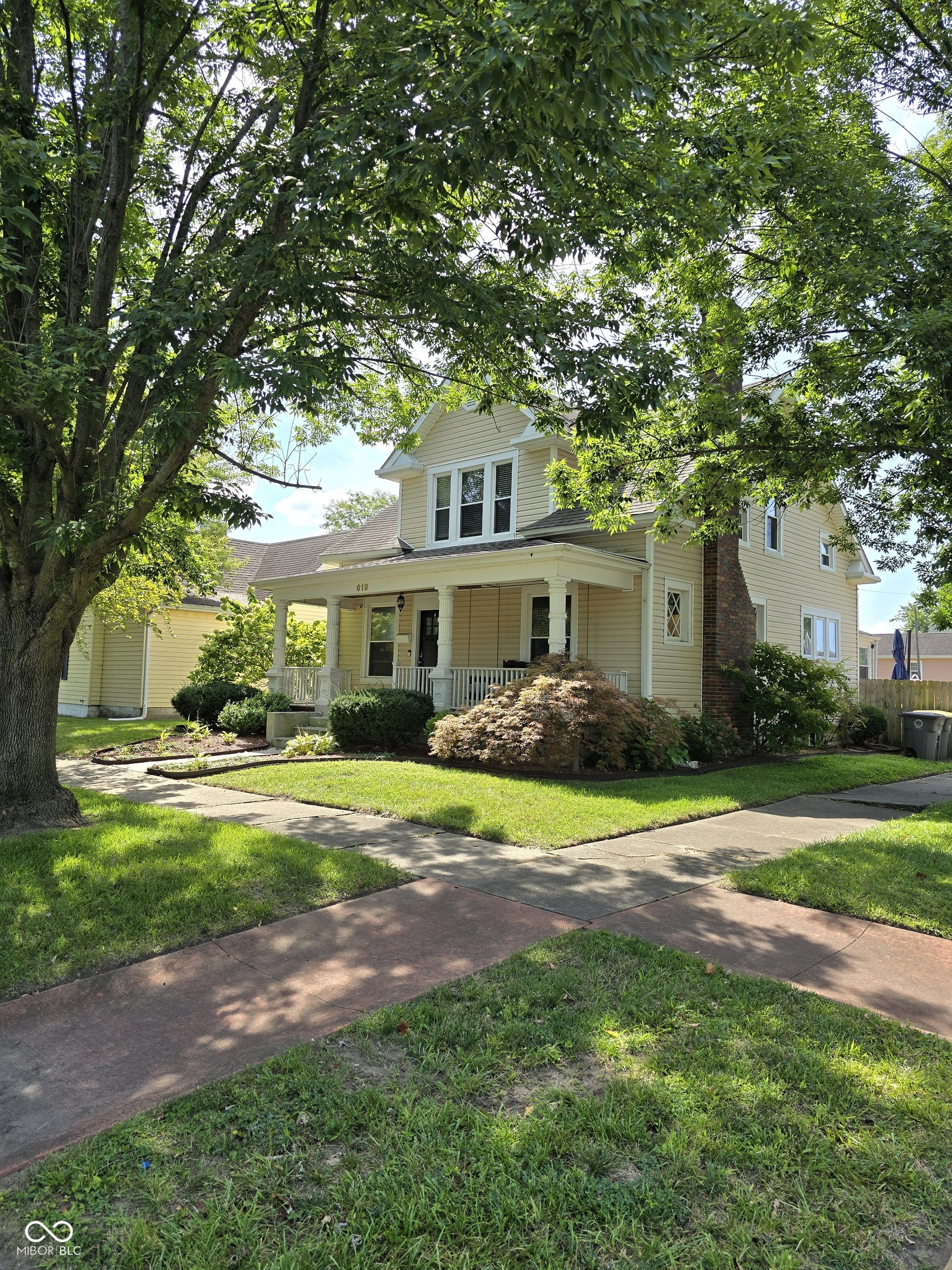 Photo 1 of 29 of 619 W 4th Street house