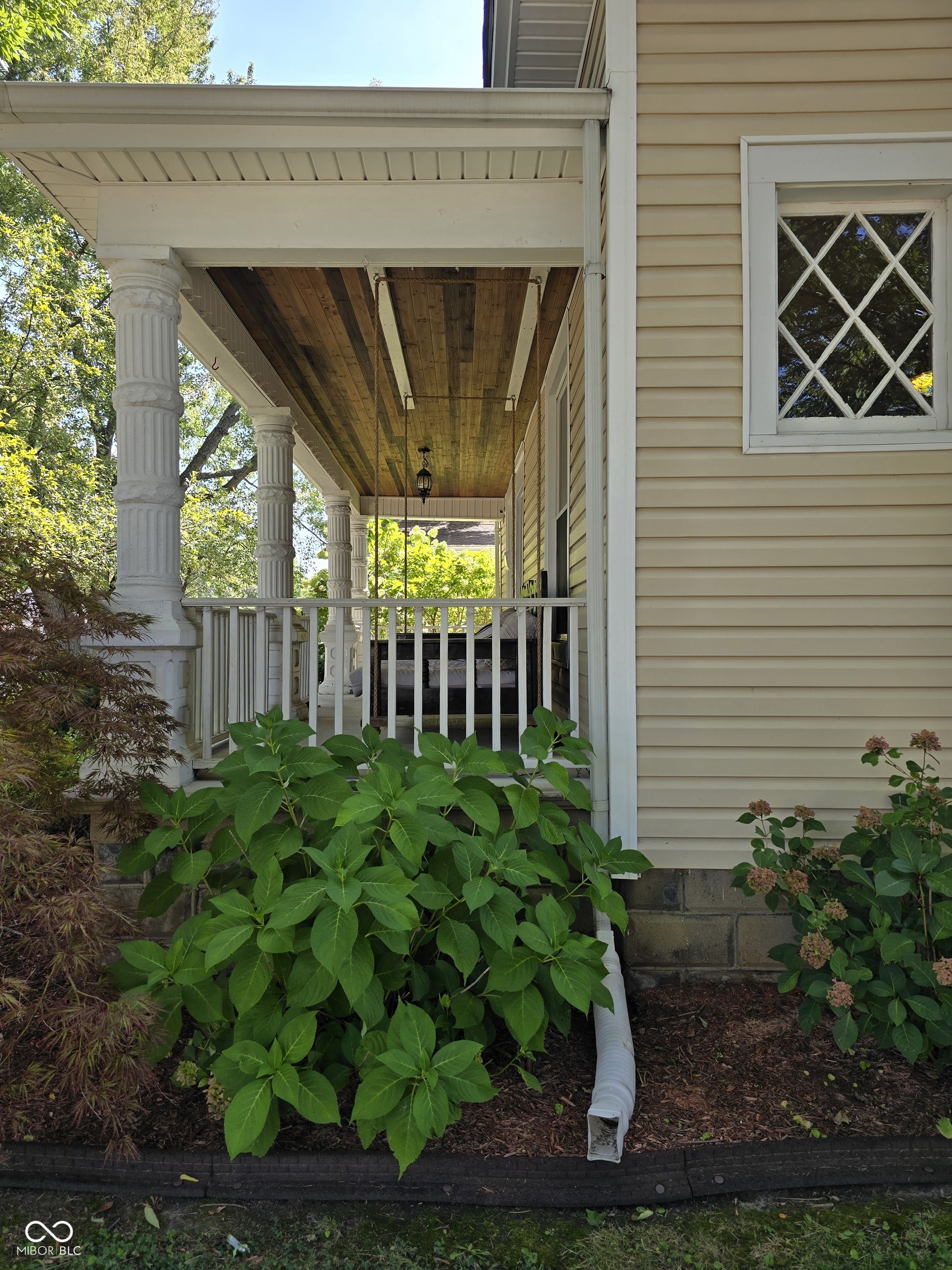 Photo 3 of 29 of 619 W 4th Street house