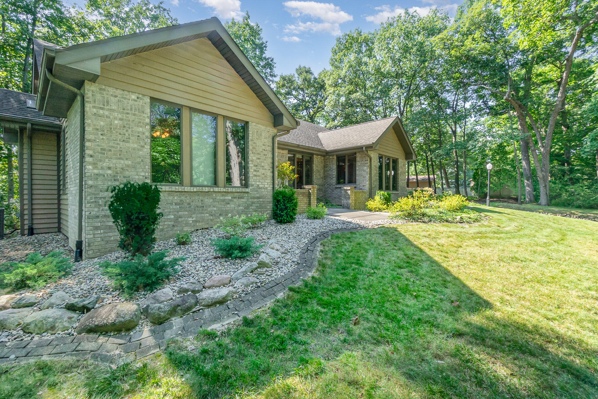 Photo 6 of 36 of 9750 Acorn Drive house