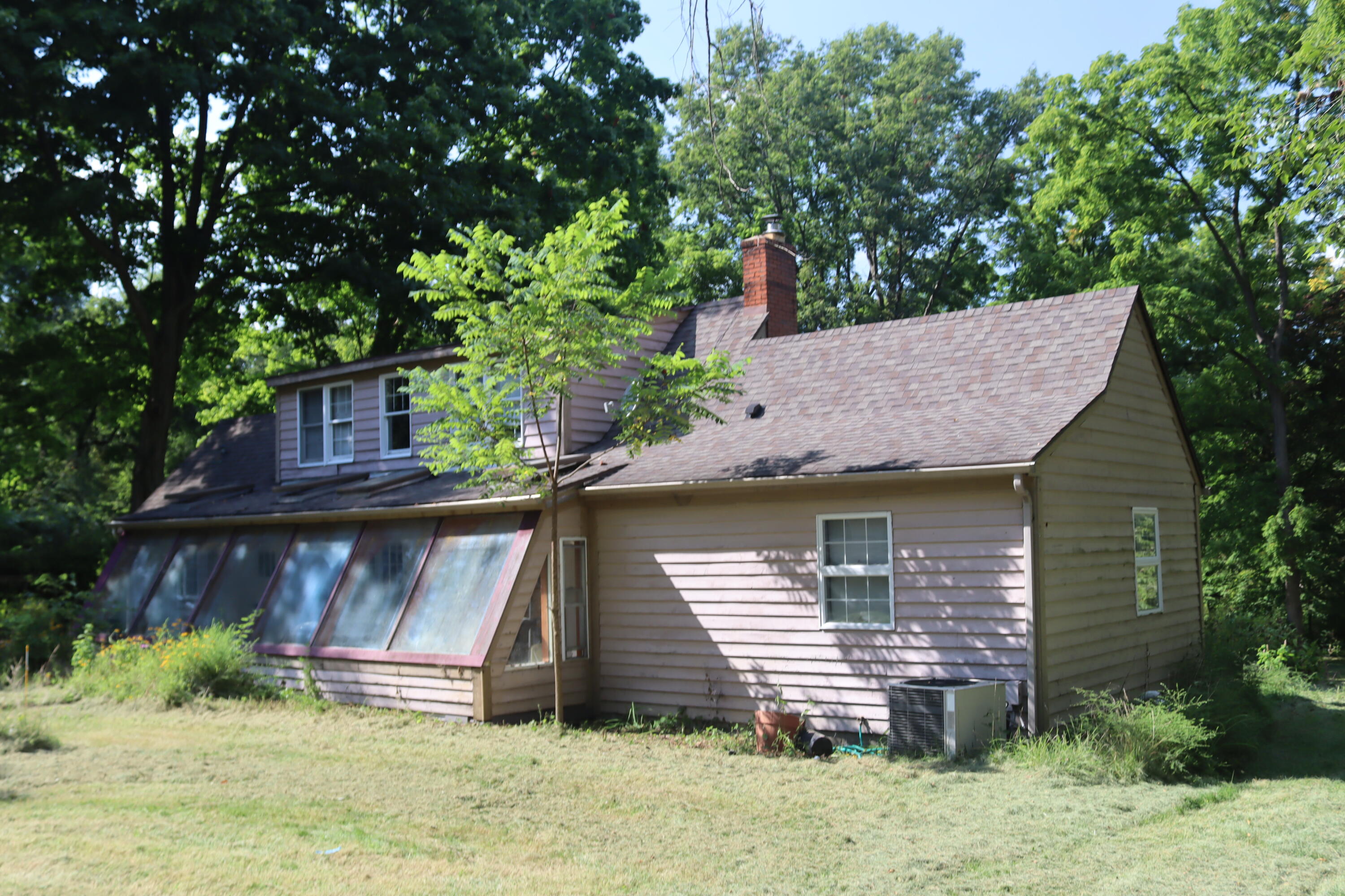 Photo 21 of 24 of 608 E U.S. Hwy 6 house