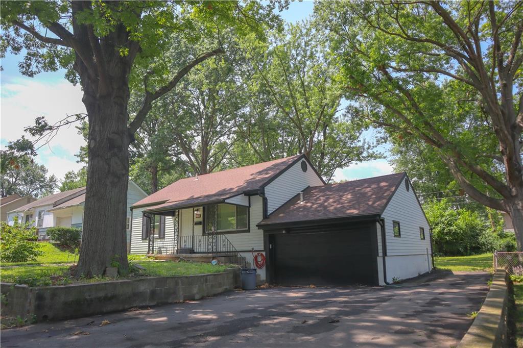 Photo 3 of 28 of 2638 S 30th Street house