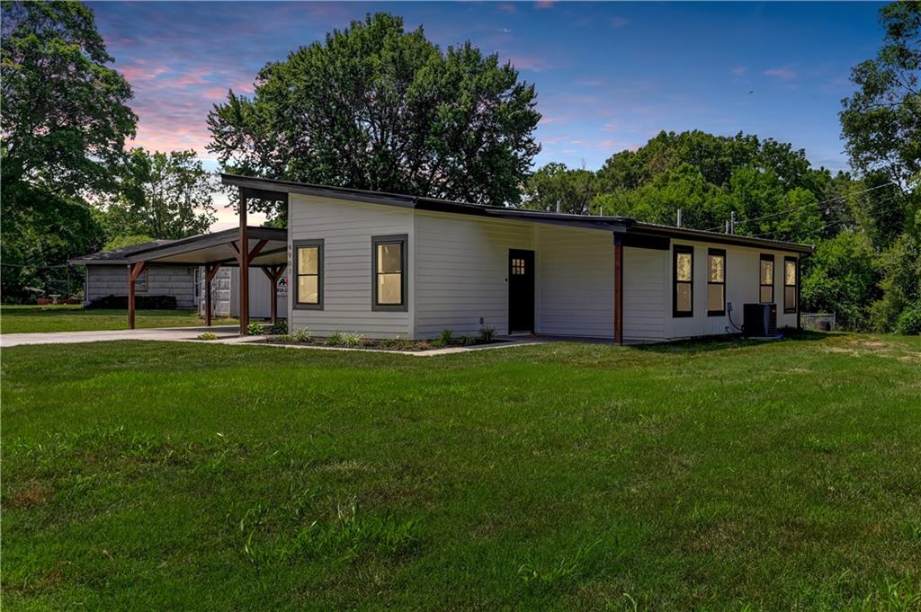 Photo 6 of 55 of 4907 Lathrop Avenue house