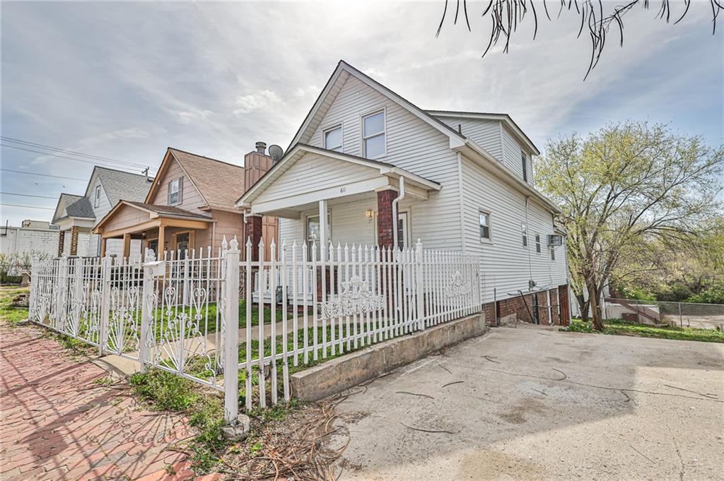 Photo 3 of 13 of 611 Tenny Avenue house