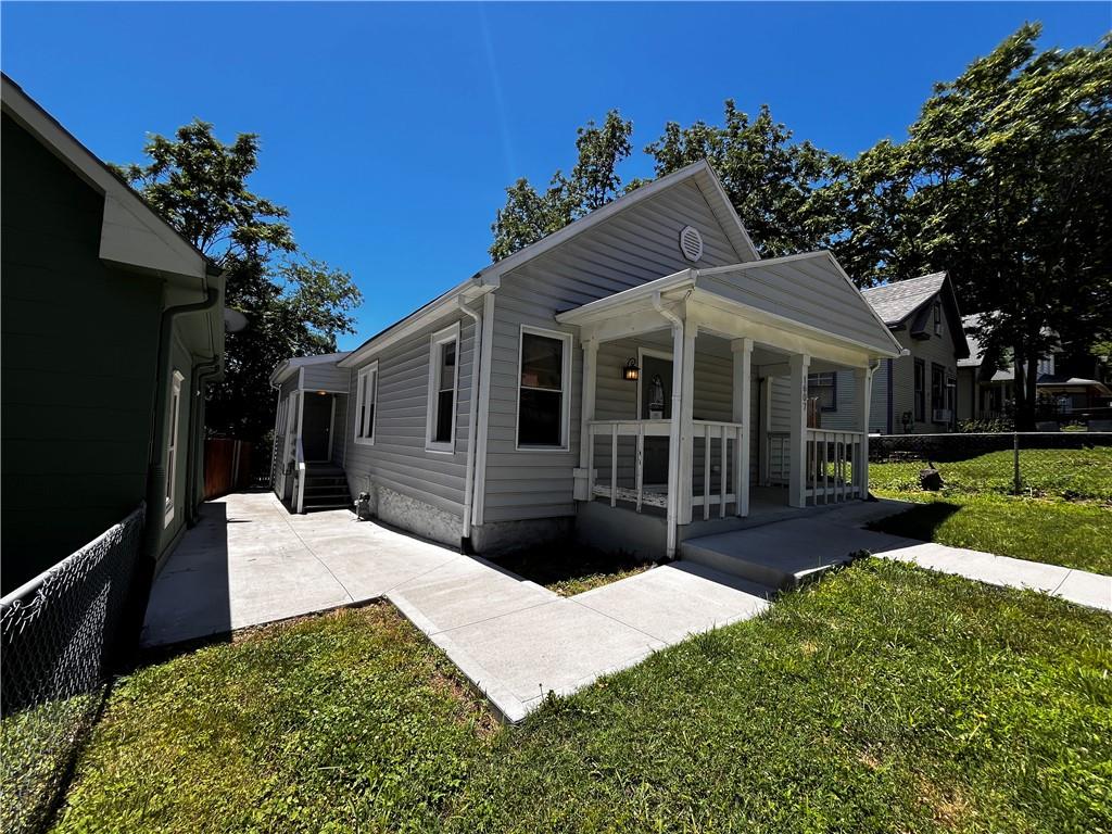 Photo 2 of 15 of 1607 Stinson Avenue house