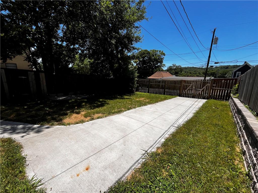 Photo 4 of 15 of 1607 Stinson Avenue house