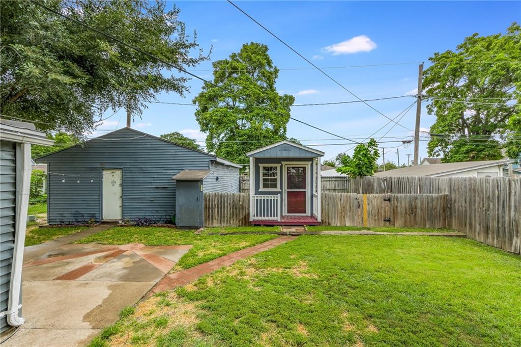 Photo 5 of 24 of 1238 Hasbrook Avenue house