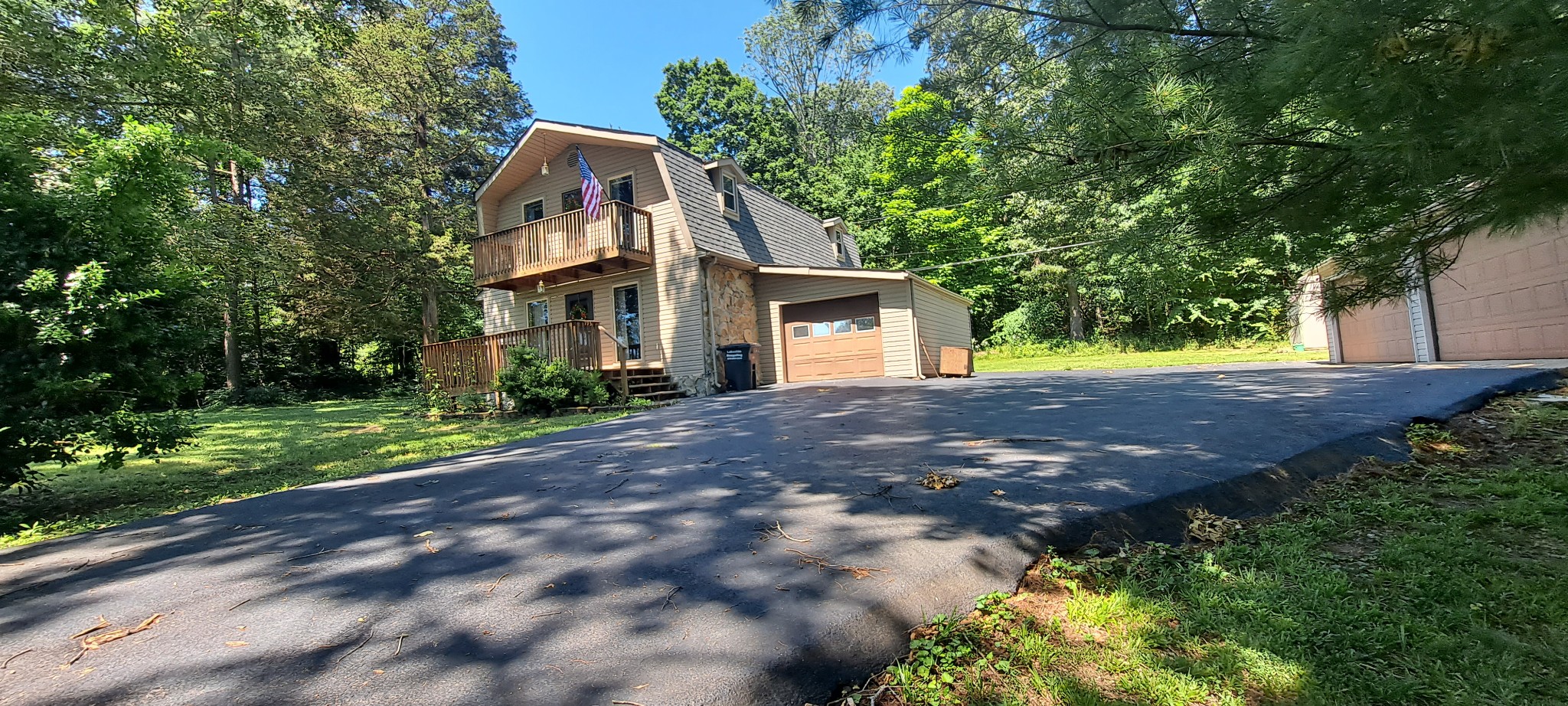 Photo 2 of 36 of 193 Rolling Hills Est house