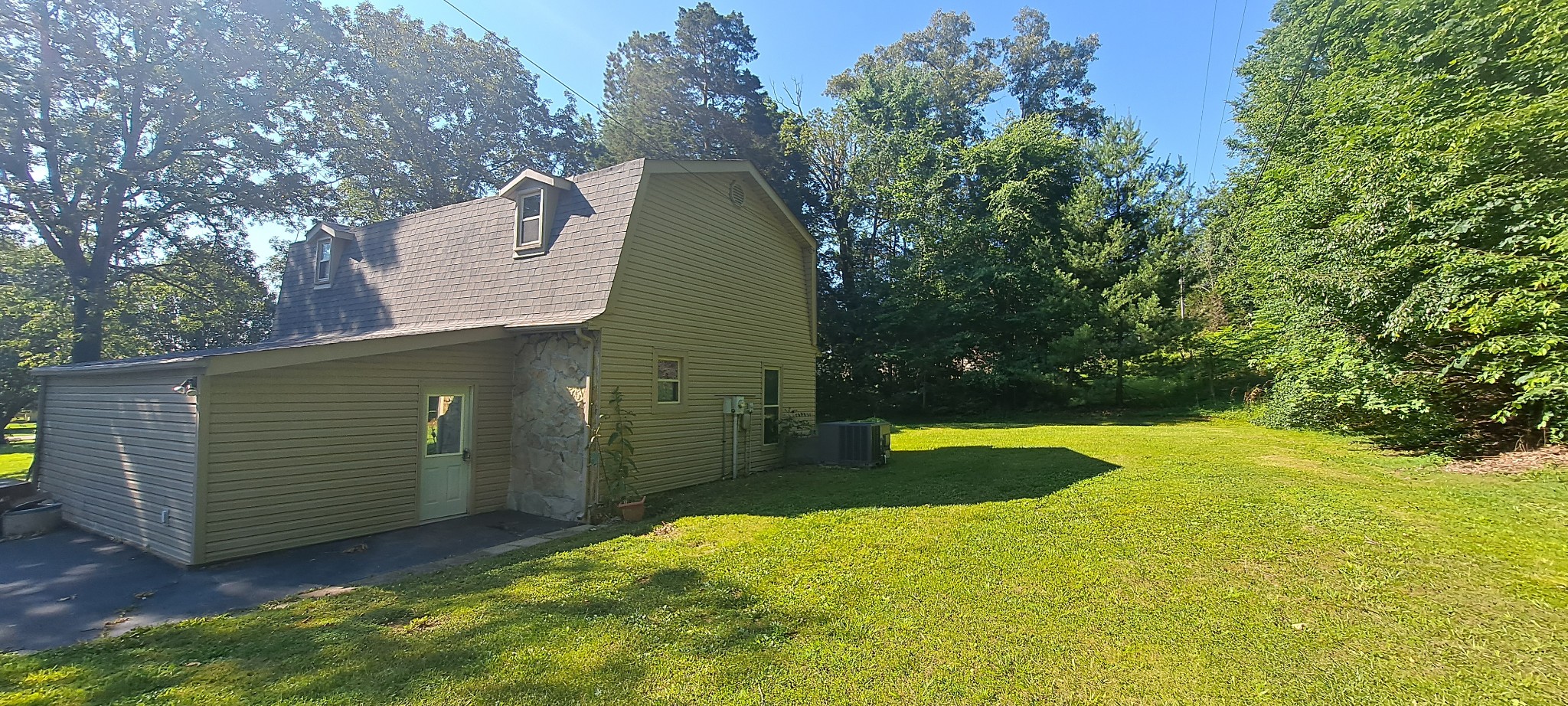 Photo 5 of 36 of 193 Rolling Hills Est house