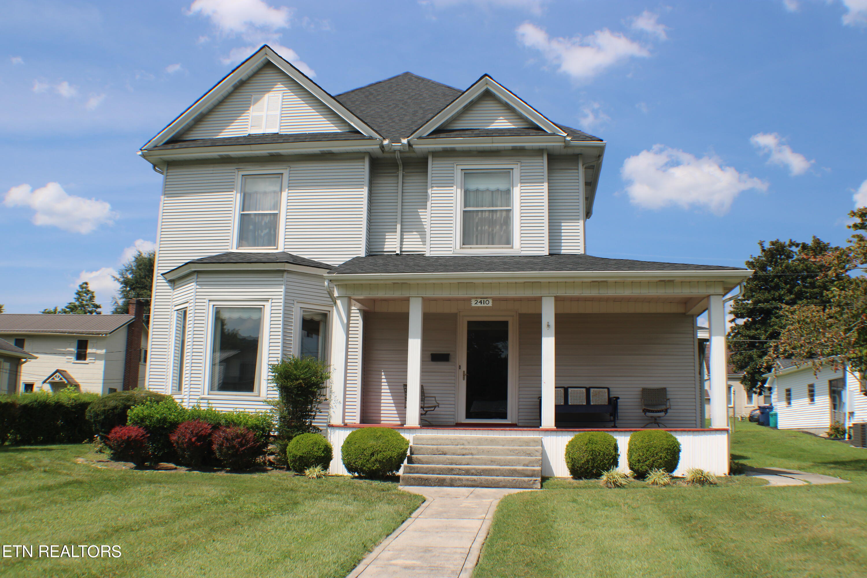 Photo 1 of 27 of 2410 Cumberland Ave house