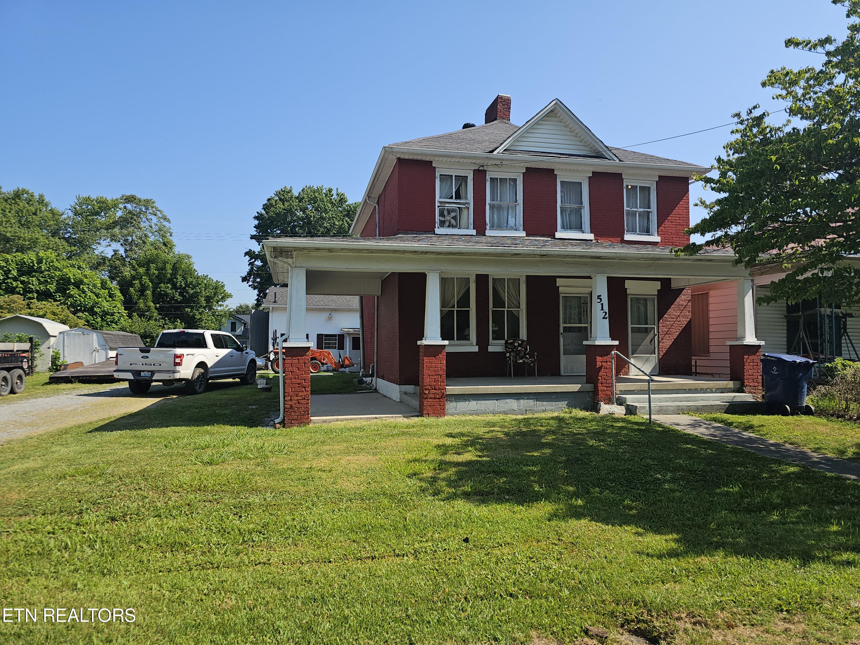 Photo 1 of 25 of 512 Chester Ave house