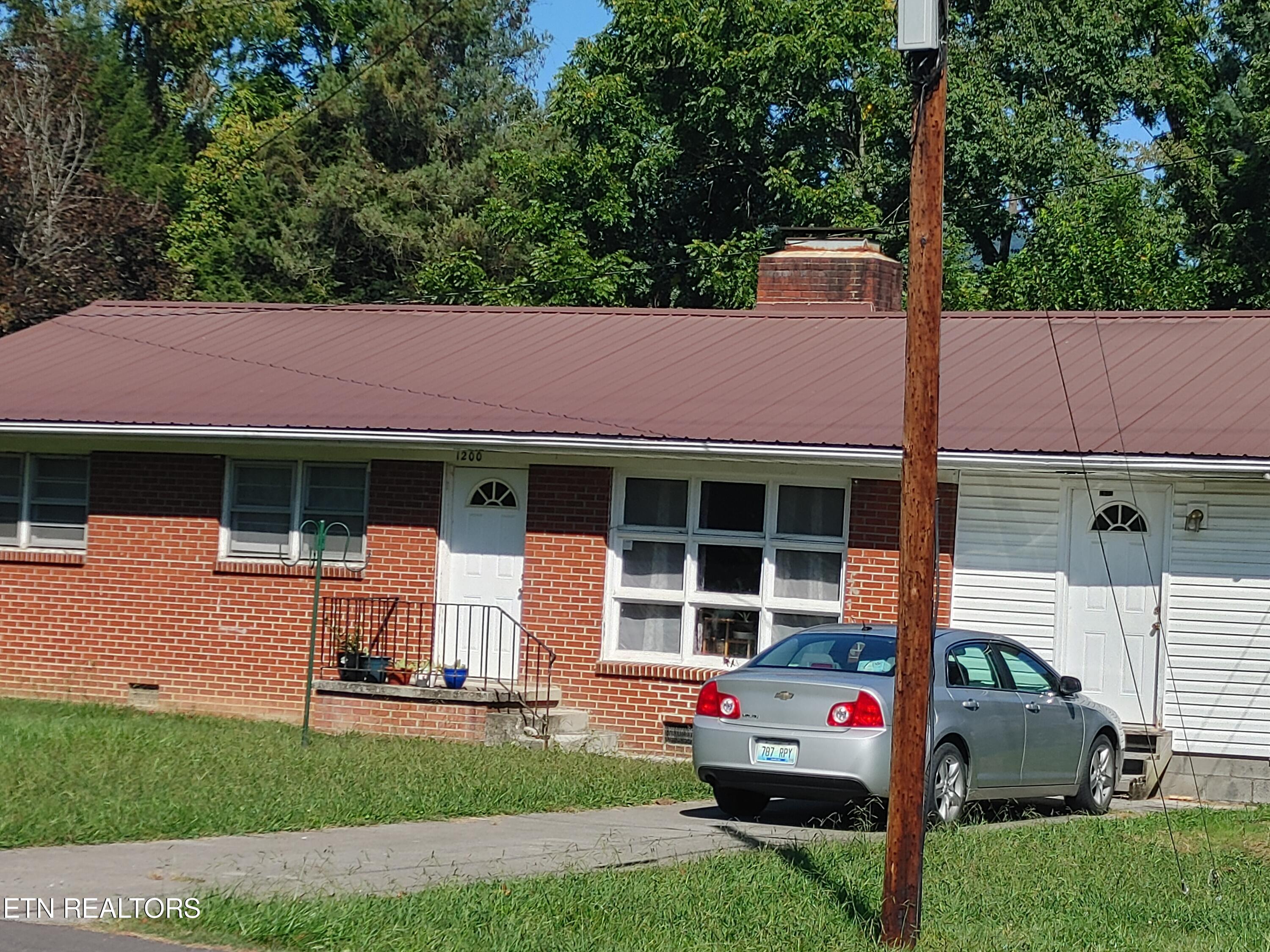 Photo 2 of 14 of 1200 Chester Ave house