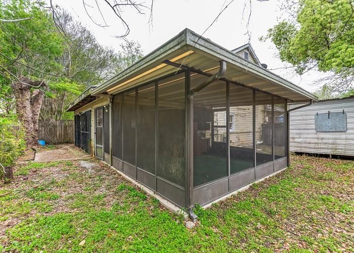 Photo 18 of 20 of 3169 EVANGELINE Street house