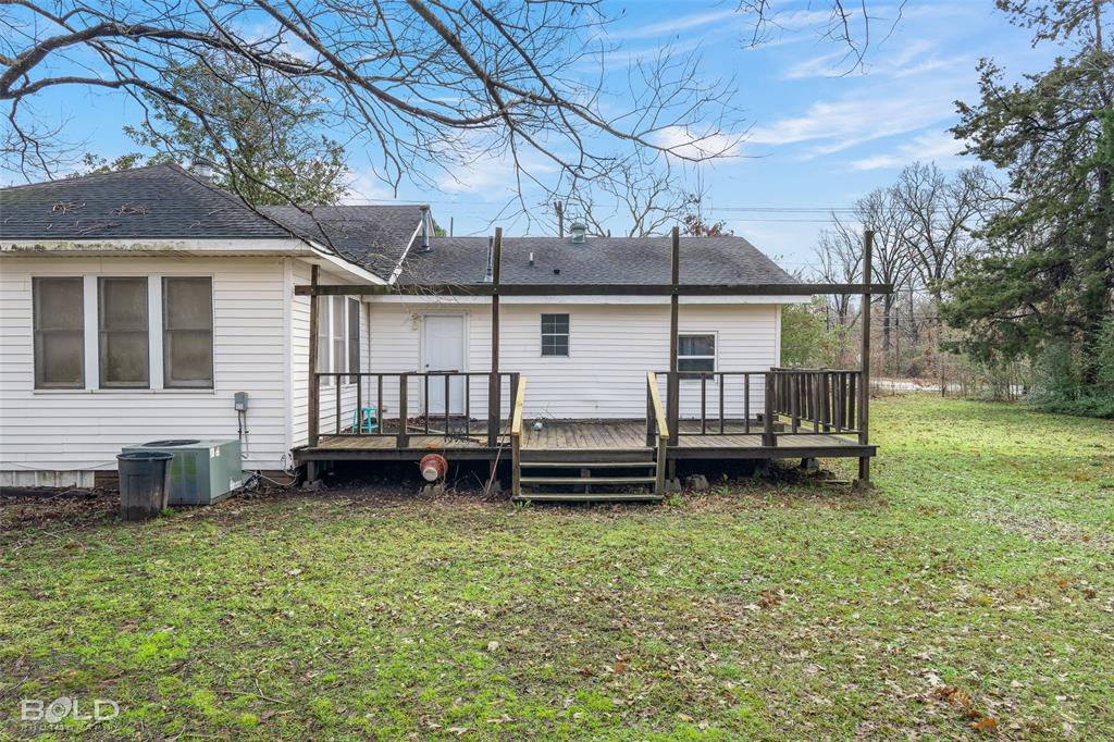 Photo 12 of 34 of 212 W Daugherty Avenue house