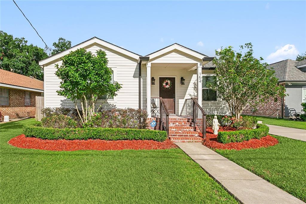 Photo 2 of 20 of 154 DESTREHAN Drive house