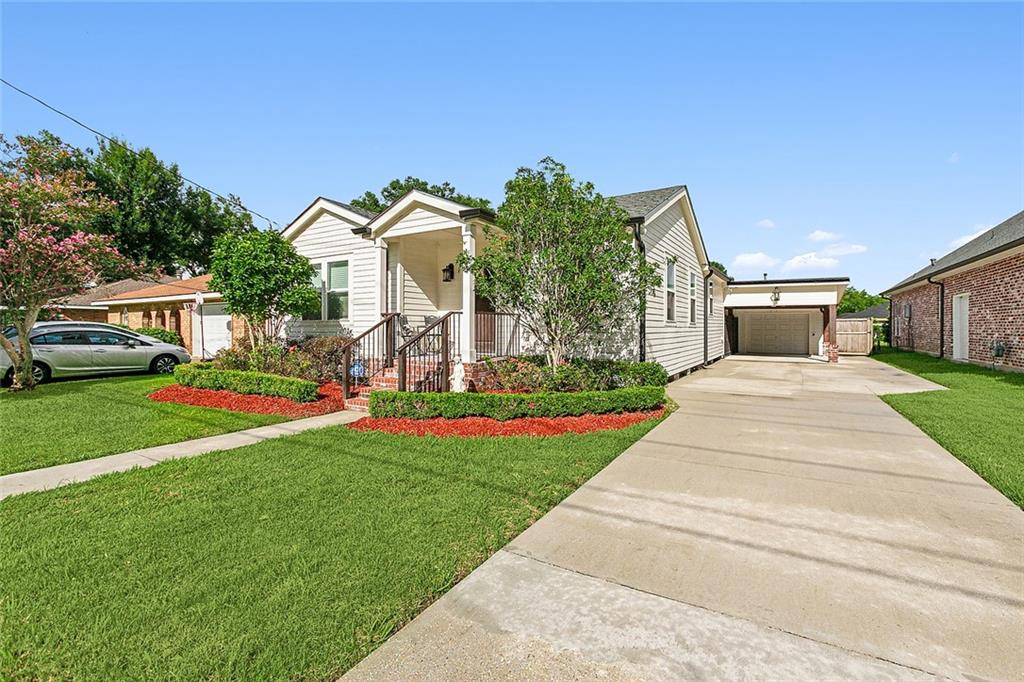 Photo 3 of 20 of 154 DESTREHAN Drive house