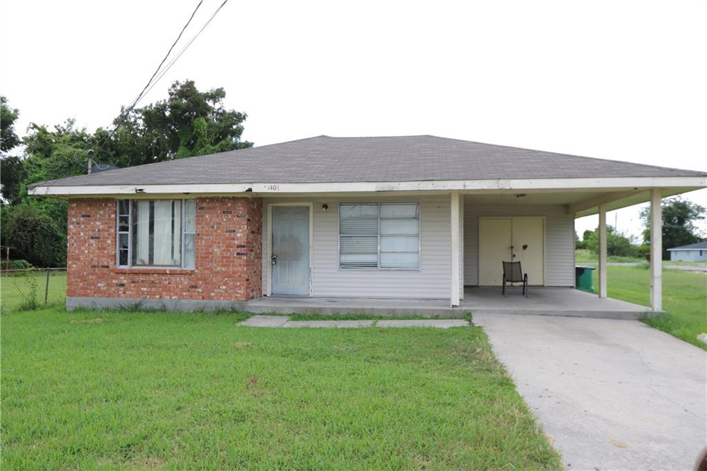 Photo 1 of 18 of 1404 ESTALOTE Avenue house