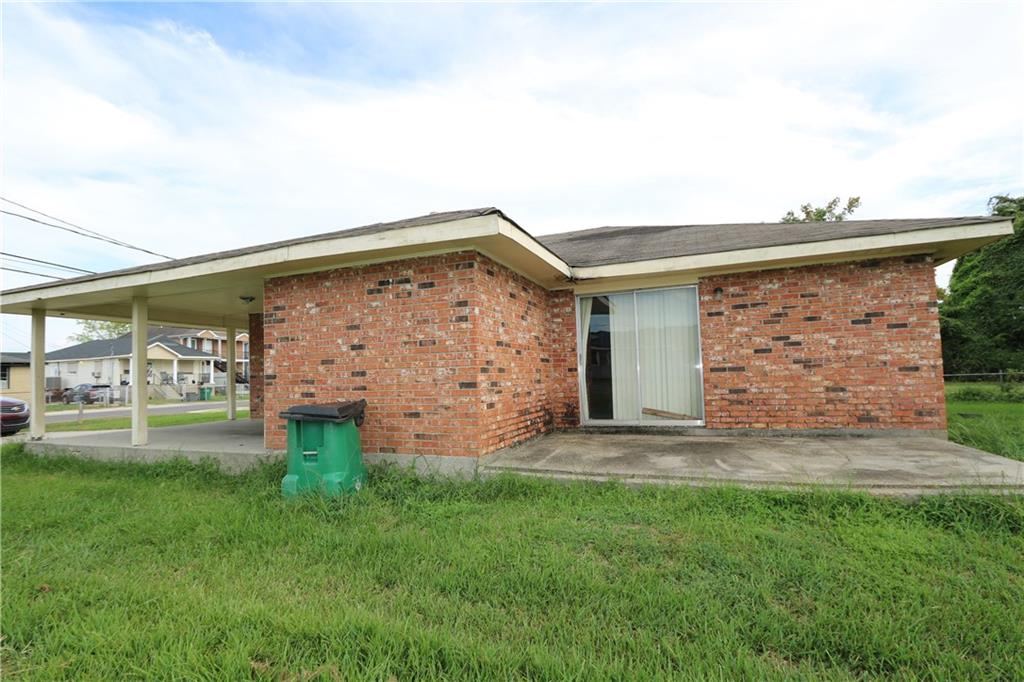 Photo 3 of 18 of 1404 ESTALOTE Avenue house