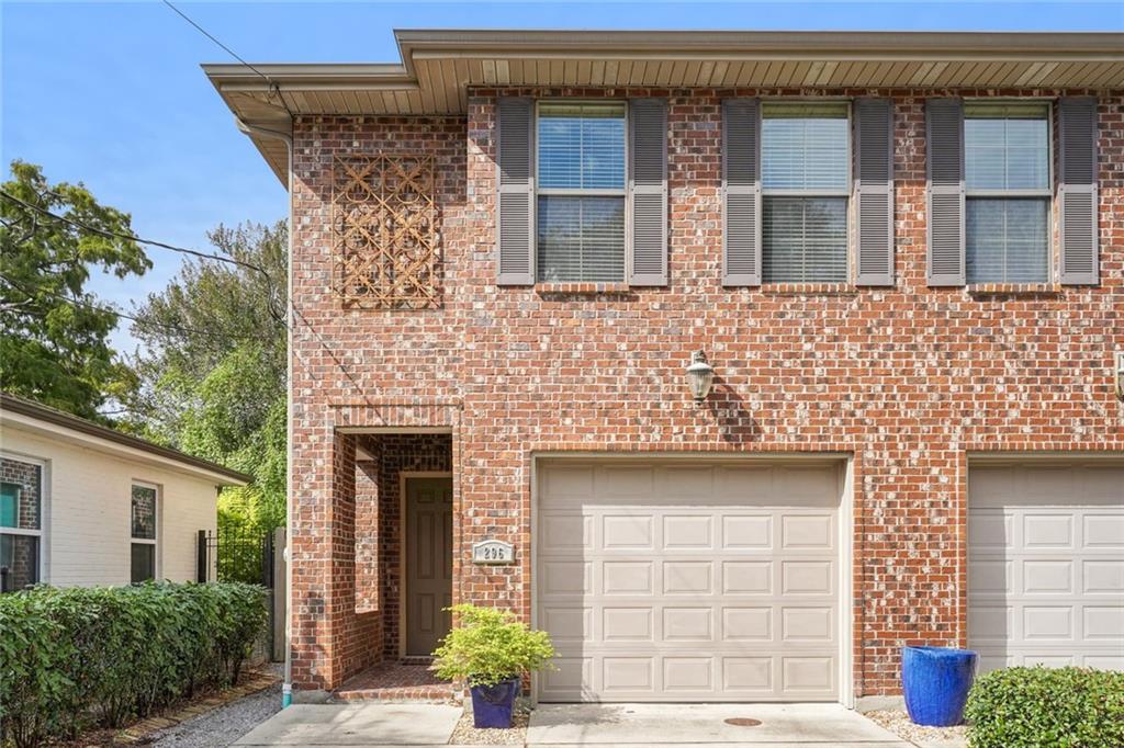 Photo 1 of 15 of 296 METAIRIE HEIGHTS Avenue townhome