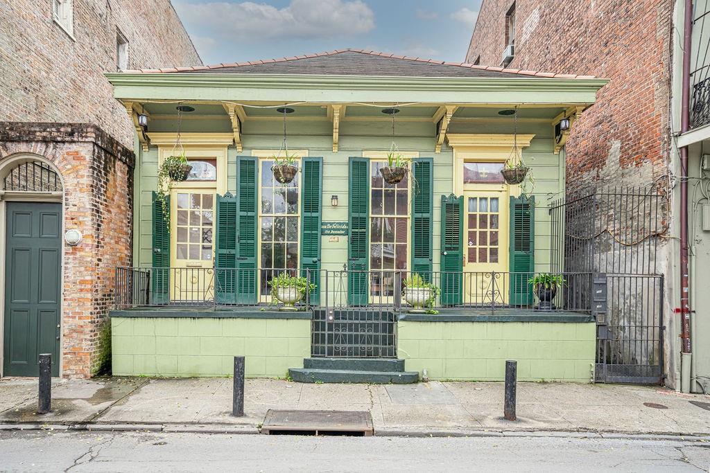 Photo 1 of 24 of 716 DUMAINE Street house