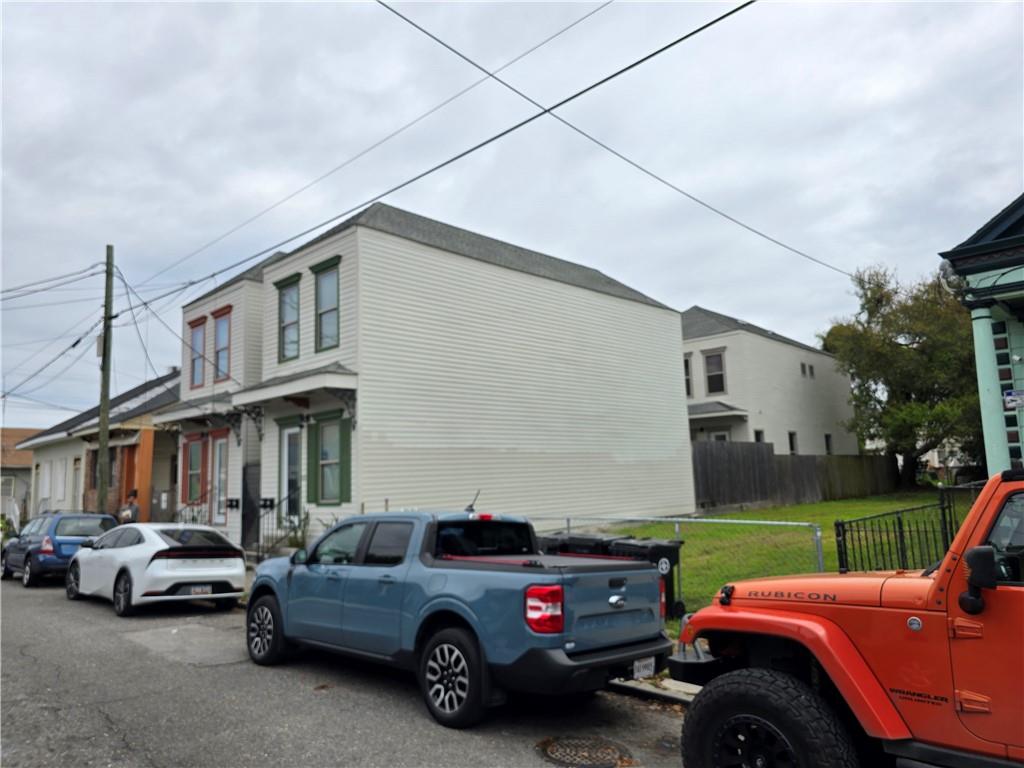 Photo 3 of 16 of 1327 FRENCHMEN Street B multi-family property