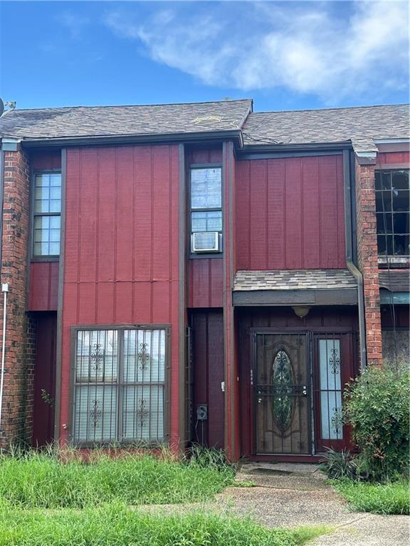 Photo 1 of 10 of 1007 CHIMNEY WOOD Lane townhome