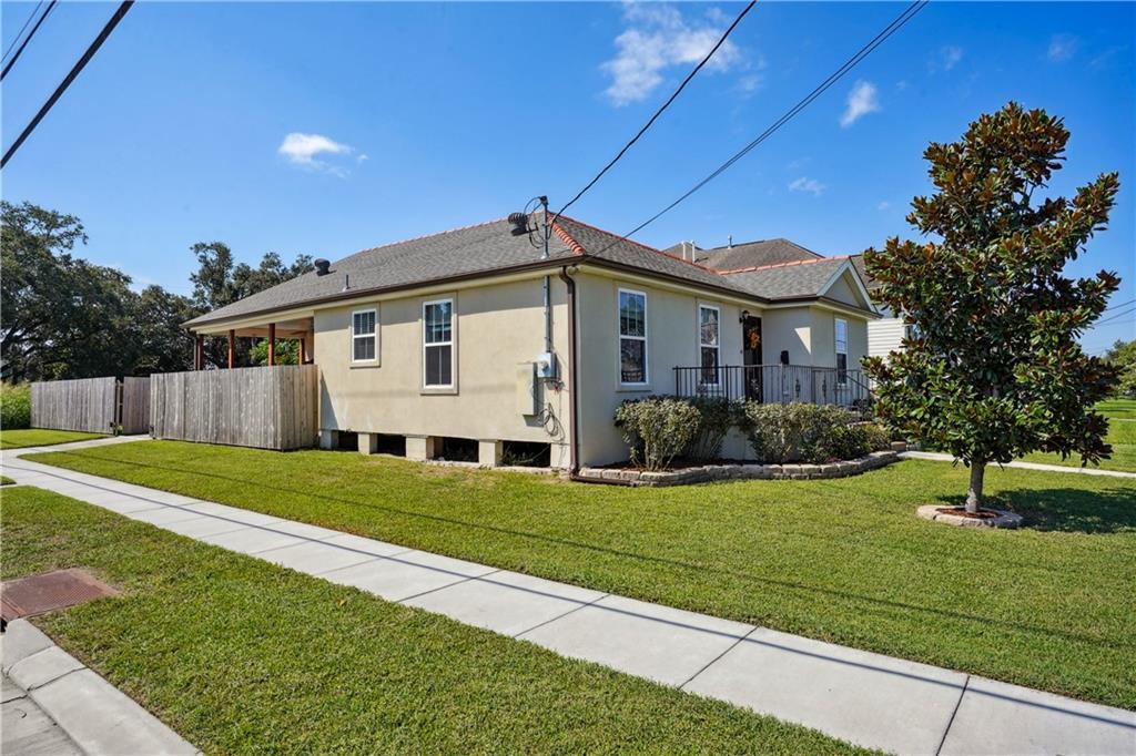 Photo 3 of 25 of 1498 PRESSBURG Street house