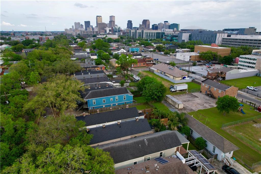 Photo 2 of 26 of 2542 BIENVILLE Street house