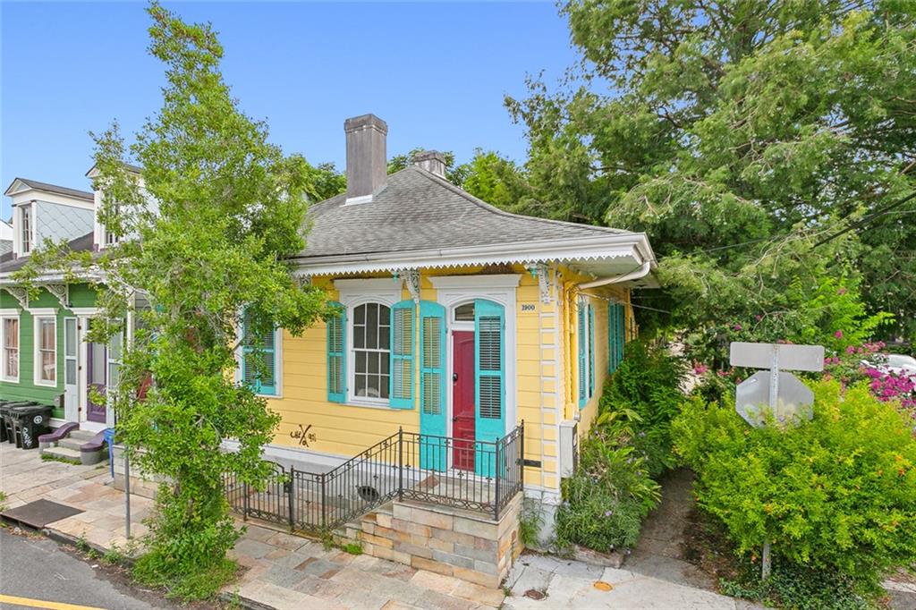 Photo 2 of 15 of 1900 BURGUNDY Street house