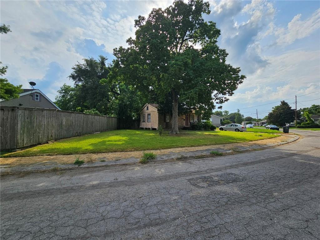 Photo 16 of 18 of 4939 COPERNICUS Street house