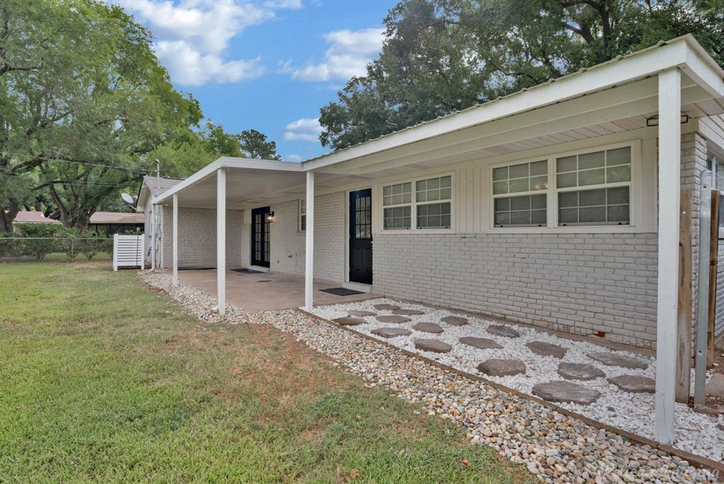 Photo 23 of 27 of 250 Martha Anne Drive house