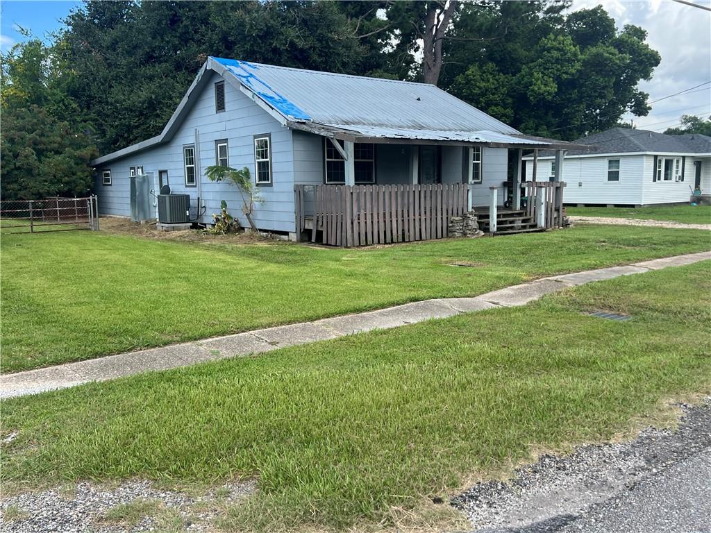 Photo 2 of 18 of 231 OAK Street house