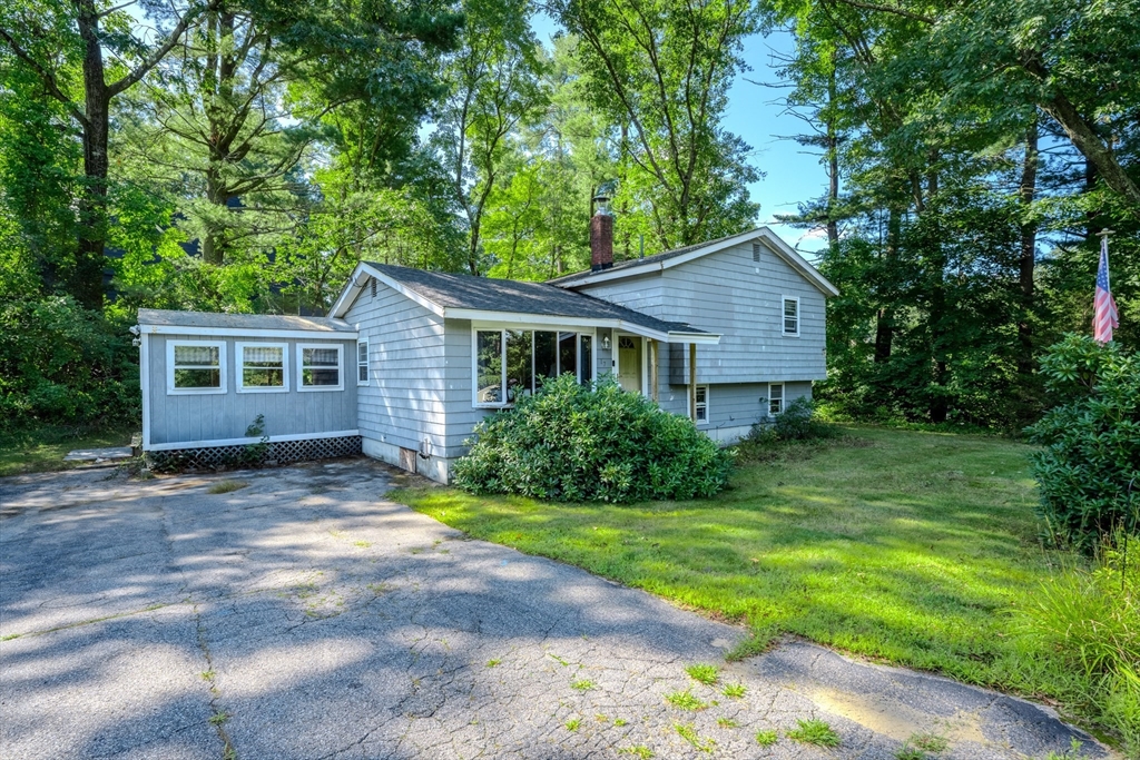 Photo 1 of 41 of 17 Ravine Rd house