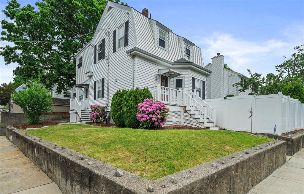 Photo 2 of 23 of 15 Claron St house