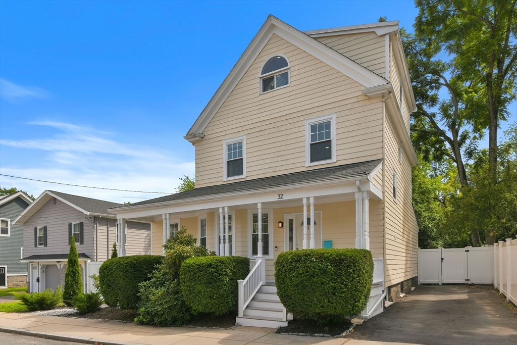 Photo 1 of 35 of 32 Hillock Street house