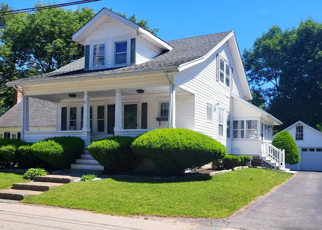 Photo 1 of 42 of 32 Ettrick St house