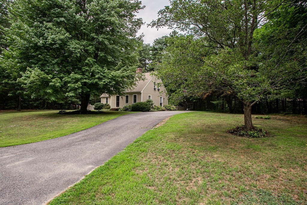 Photo 6 of 37 of 21 Russell Holmes Way house