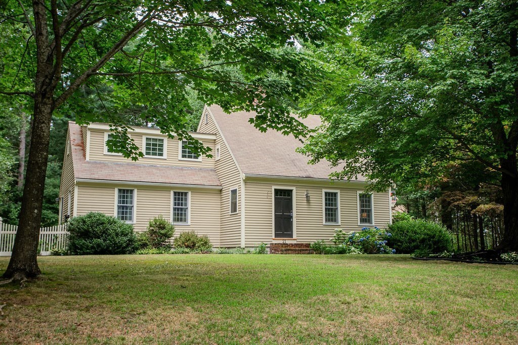 Photo 8 of 37 of 21 Russell Holmes Way house